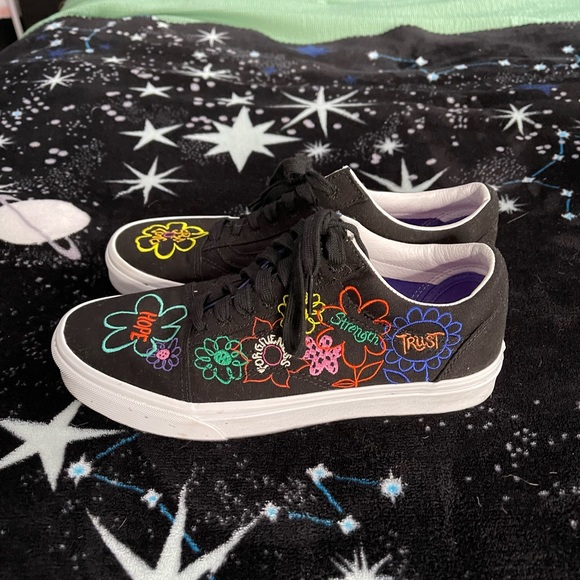 Embroidered old school vans - Picture 3 of 6